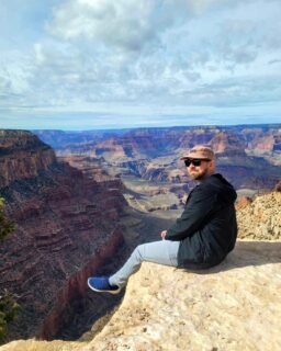 2024 Photo Dump • Part 3 of 8 (Grand Canyon, February)
I've been to Las Vegas so often since first spending 24 hours there in 2003, so it's kind of ridiculous that I've never made the relatively short trip to the Grand Canyon in all those years.
Thanks to a strong nudge from friends, I finally made it there at the end of February, and it exceeded my expectations! We also lucked out with a beautiful day that got into the teens. Had we gone the next day, we would've been shivering in snow and near-freezing temps.
Doing a multi-hour hike with pretty extreme elevation changes in brand new shoes maybe wasn't the best idea, but it was still worth it (and much thanks to @2toastperday for pushing for the longer hike). The timing also worked out to check out the sunset while still being at the National Park, which was awe-inspiring. The last few photos don't come close to doing it justice.
If you have a chance to go, go! (And go to the South Rim at the actual Grand Canyon National Park – a little over 4 hours from Vegas – rather than the closer Grand Canyon West.)
Photos from my 20th (!!) trip to Las Vegas to come in Part 4...